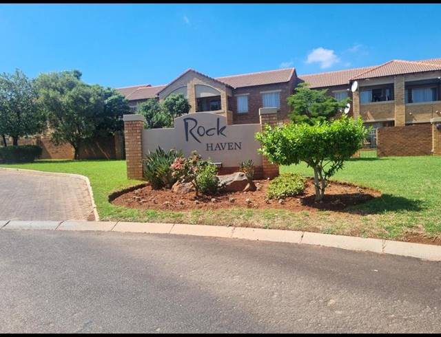 2 BEDROOM APARTMENT FOR SALE IN MOOIKLOOF RIDGE ESTATE